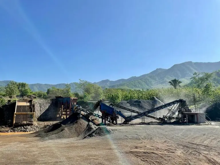 Plantel Nandayure de Constructora Herrera en Bejuco