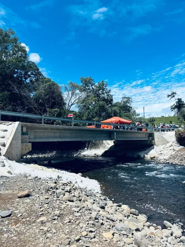 Puente sobre el río San Rafael en Cariblanca, San Carlos