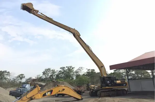 Maquinaria especializada de Constructora Herrera para proyectos de construcción