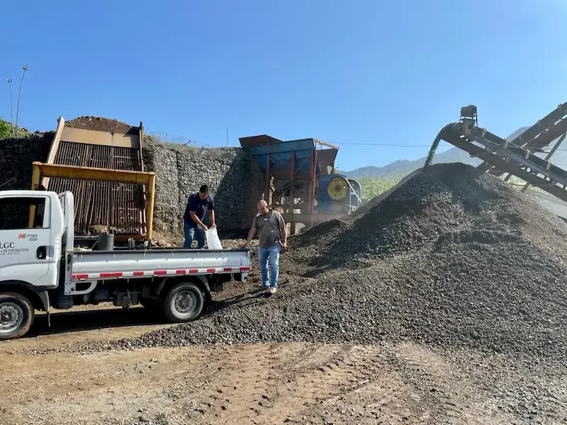Agregados de distintas granulometrías producidos por Constructora Herrera